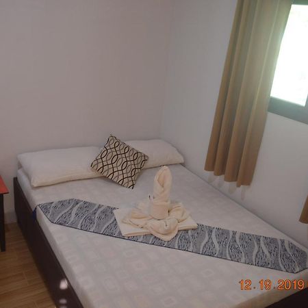 OYO 712 Island Hop Nido Hostel El Nido Buitenkant foto